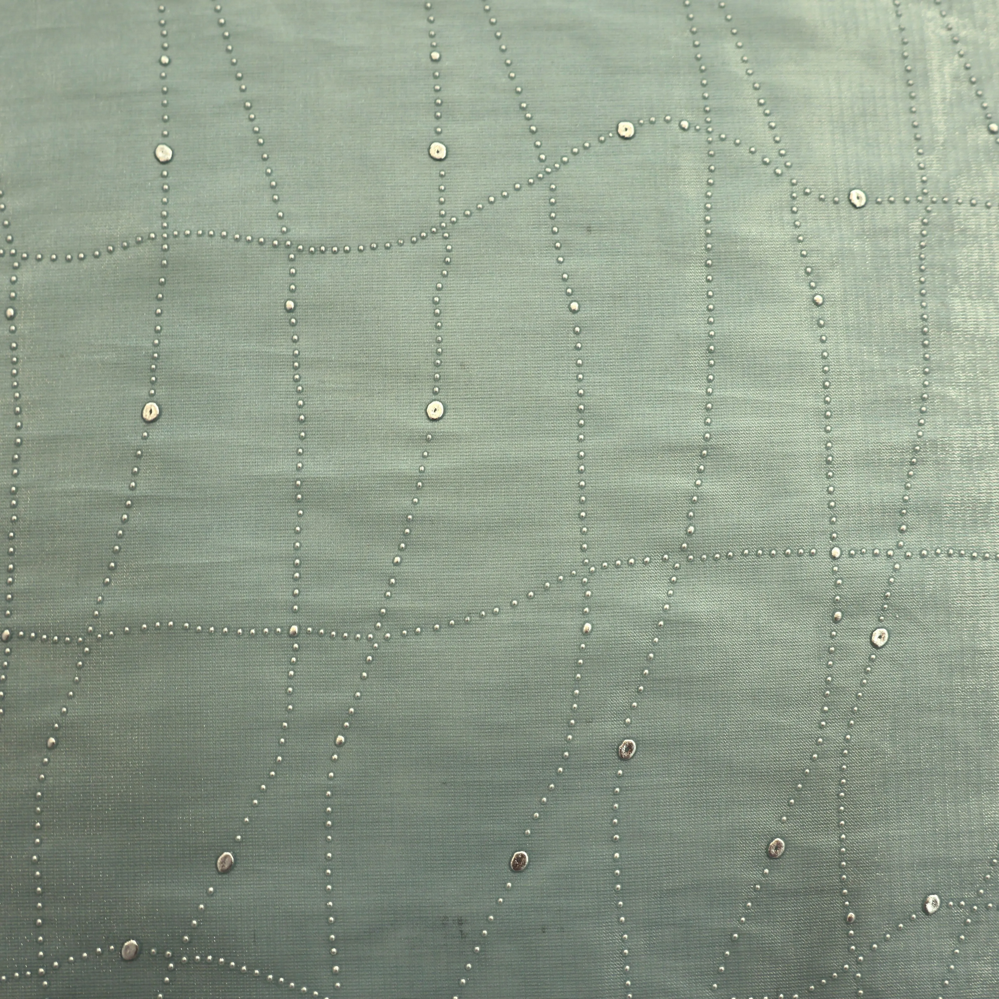 Voile in munt met zilveren stippellijn